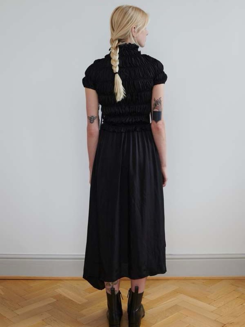 Cordera Fluid Sculpted Dress - Picture 12 of 12